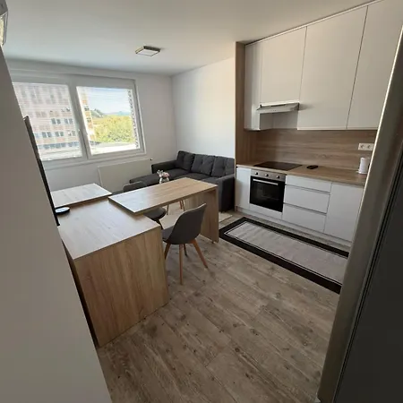 Apartamento 405 *
